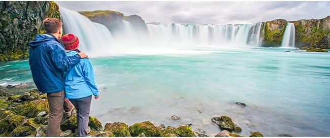 WILD ARCTIC SHORES: CIRCUMNAVIGATING ICELAND AND EXPLORING GREENLAND / 10 DAYS